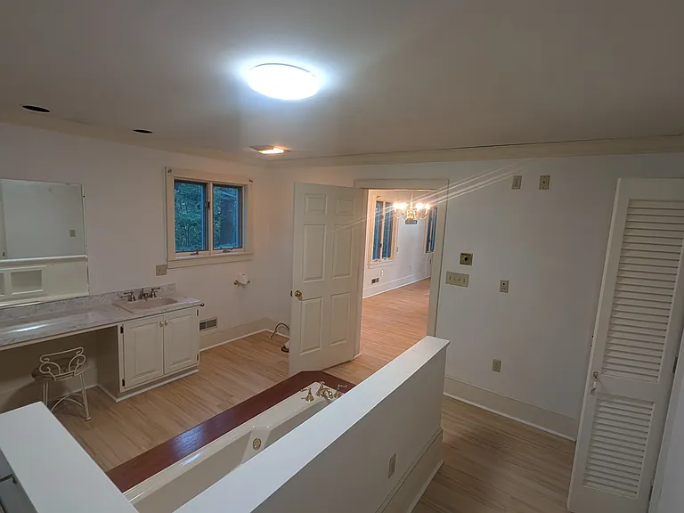 139 N Main St — Photo 12