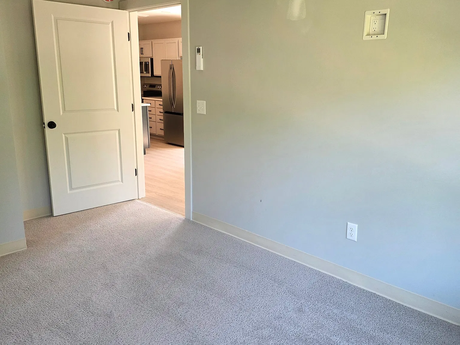 100 Park Dr — Photo 2