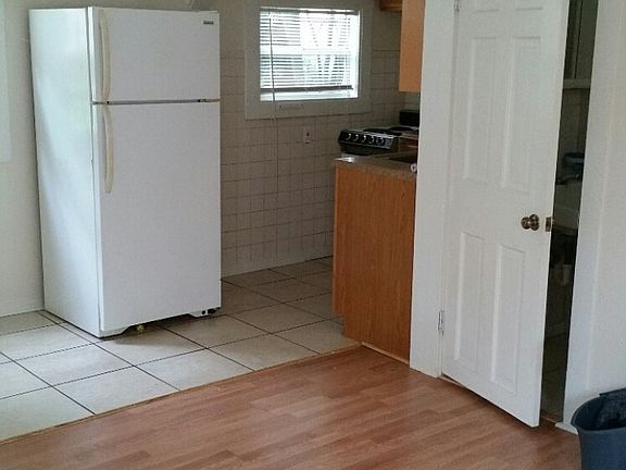 5th image of 2516 1/2 49th Ave N