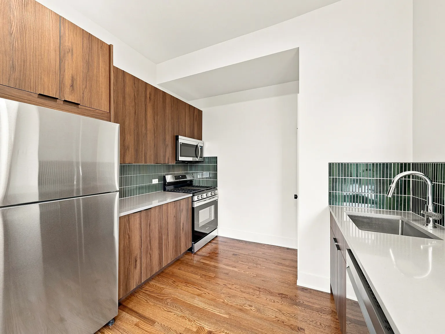 1 bed, 750 sqft, $1,975 — Photo 3