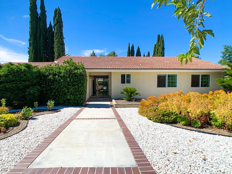 Front of the home with electronic kepad