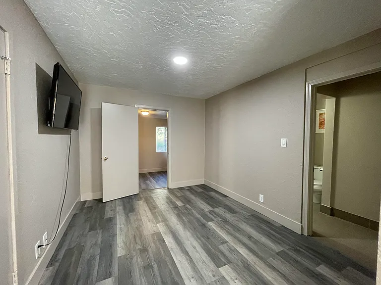 15660 Pozzan Rd #1 — Photo 35
