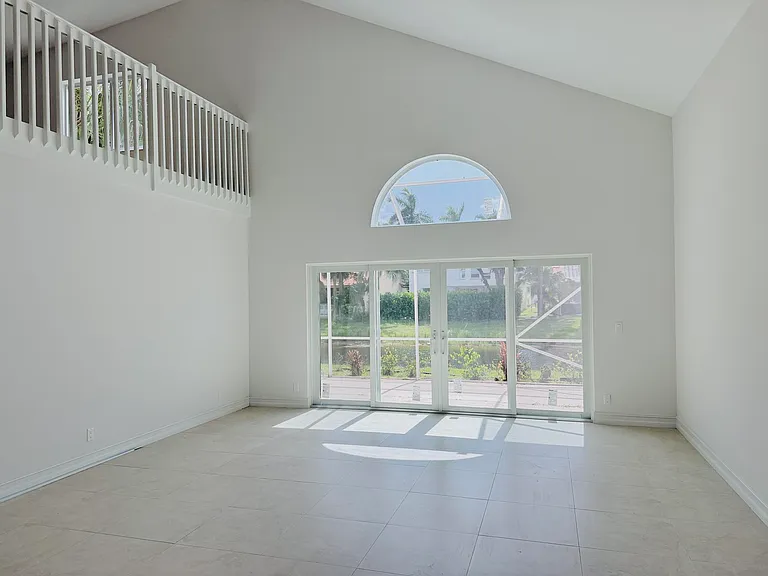 21440 Millbrook Ct — Photo 2