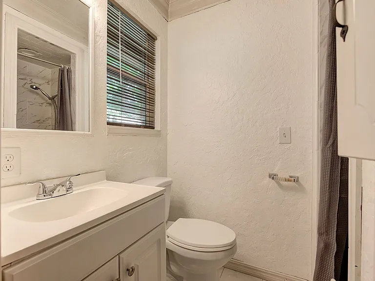 6004 NW 27th St — Photo 20