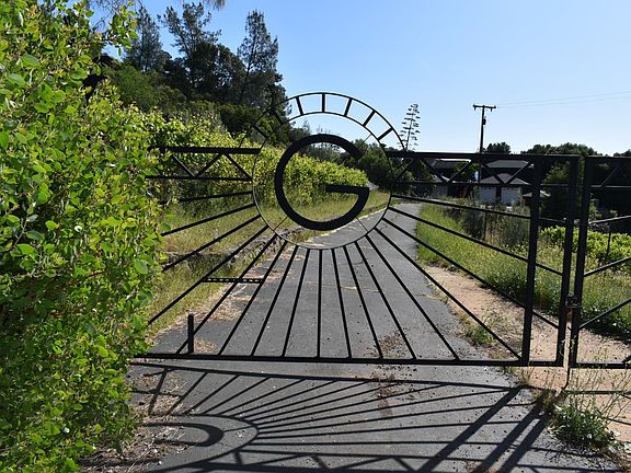 4th image of 7490 Walnut Lane