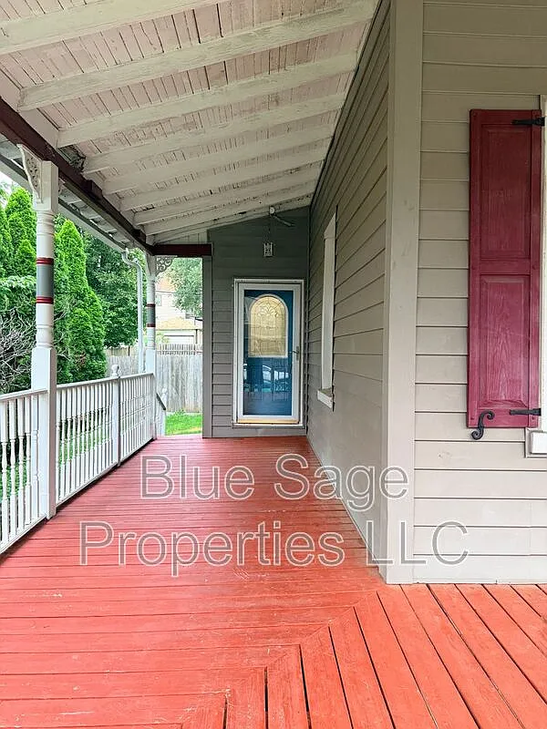 5 bed, 2.0 bath, 1900 sqft, $2,295 — Photo 3