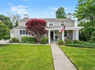 750 San Jose Dr SE, East Grand Rapids, MI 49506