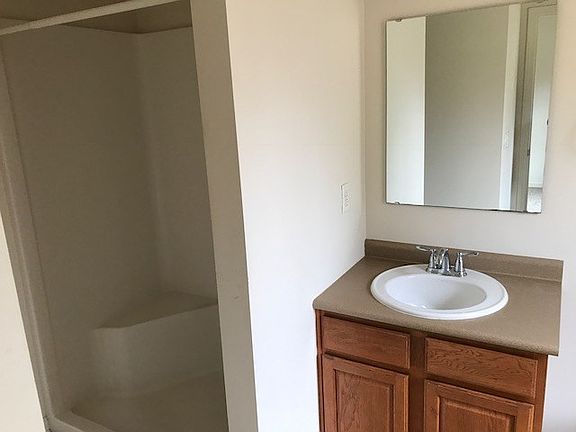 4th image of 440 Bowman Ln APT 4