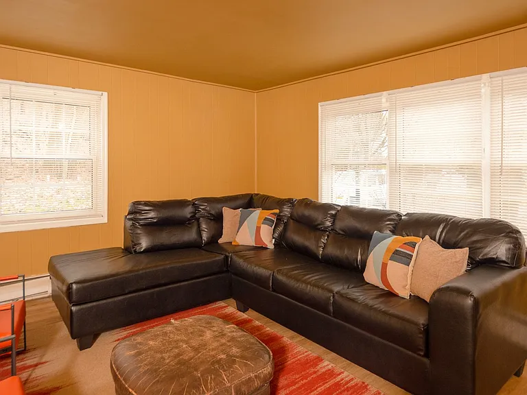 4 E Miller Rd — Photo 3