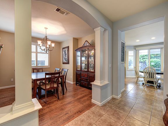 5th image of 408 Donegal Ct