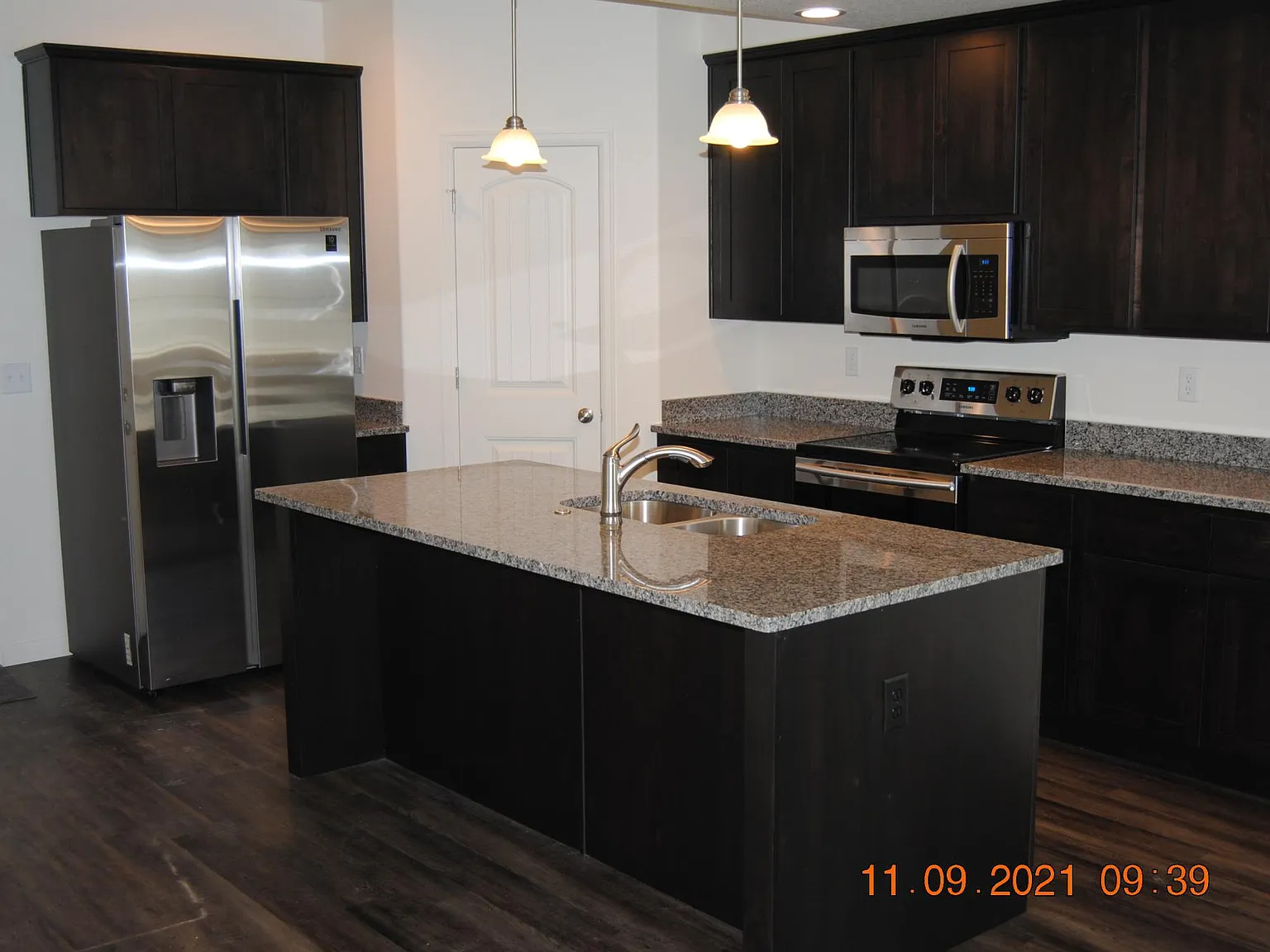 3 bed, 2116 sqft, $2,200 — Photo 4