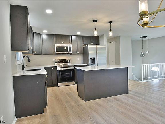 3rd image of 3749 Allenwood Dr SE