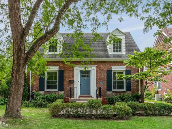 343 Hillcrest Ave, Grosse Pointe Farms, MI 48236