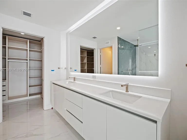 700 NE 24th St #2105 — Photo 14