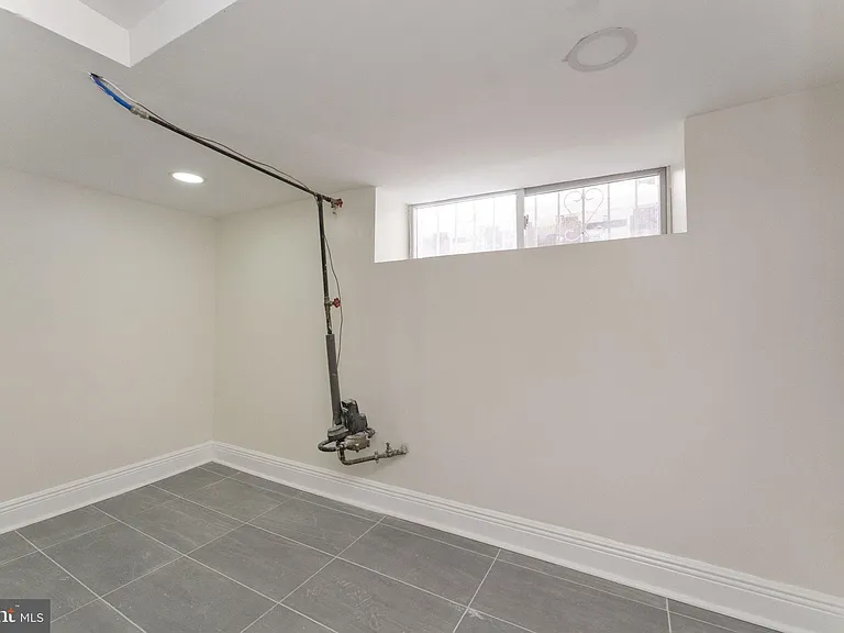 5426 Webster St — Photo 30