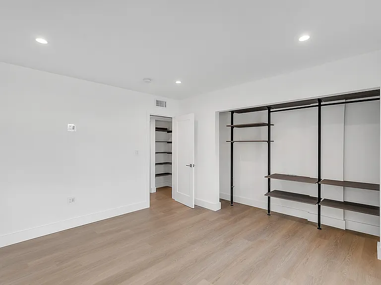 921 N Gardner St — Photo 13