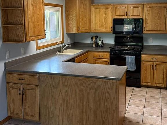 4th image of 3317 Red Oak Cir S