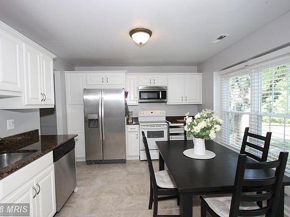 3rd image of 1127 Riverboat Ct