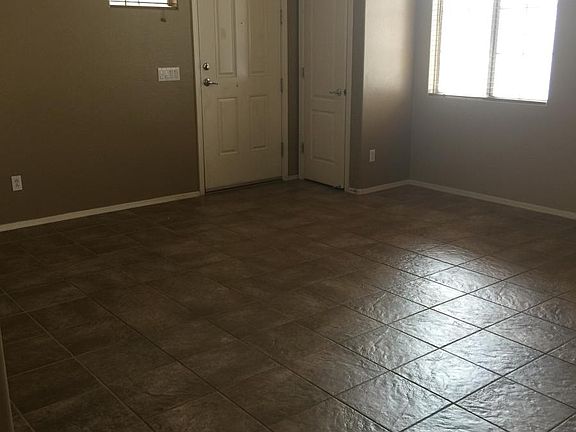 3rd image of 968 E Cantebria Dr