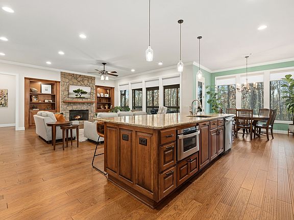 5th image of 515 NW Park Dr