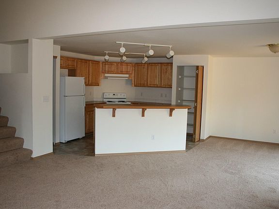 4th image of 9426 Fagan Ct NE