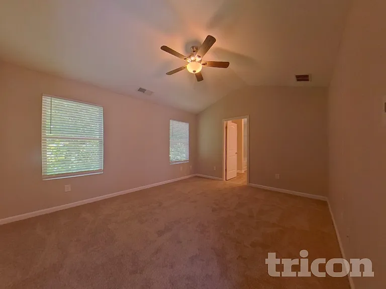 333 Daffodil Dr — Photo 5
