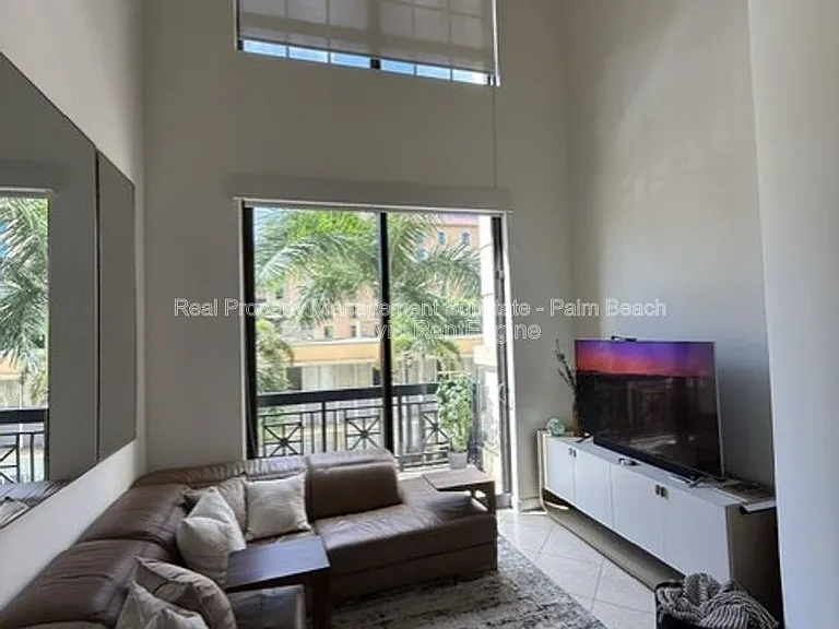 801 S Olive Ave #207 — Photo 5