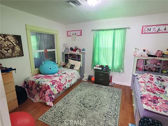 5th image of 1332 E Wilson Ave