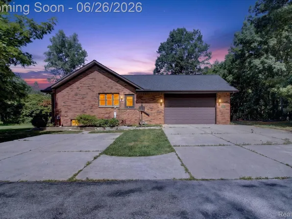 3150 N Otter Creek Rd, Monroe, MI 48161