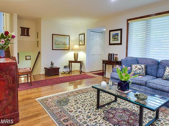 5th image of 403 Nina Pl