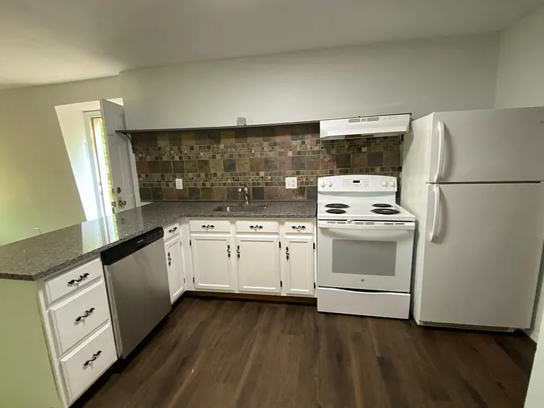 1238 Winding Way — Photo 4