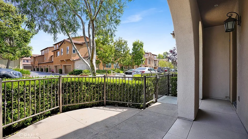 2 bed, 2.5 bath, 1514 sqft, $3,600 — Photo 2