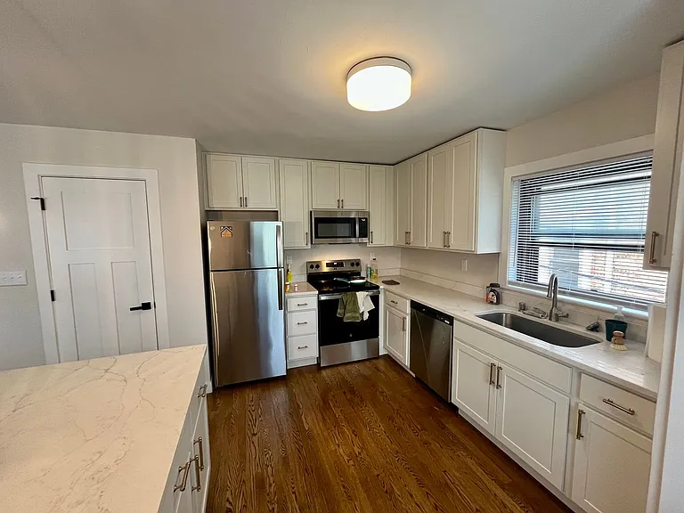 2600 E Kenwood Blvd — Photo 18