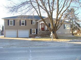 540 N Mississippi St, Blue Grass, IA
