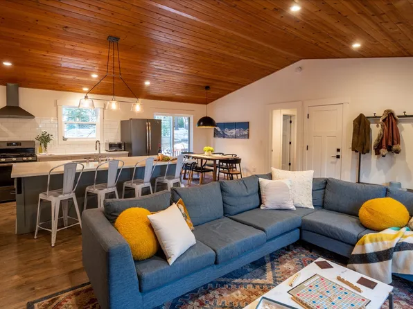 10461 Golden Pine Rd, Truckee, CA 96161