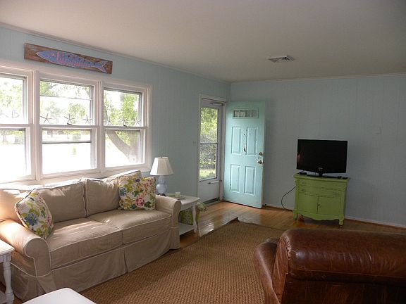 5th image of 9 Sussex Ave