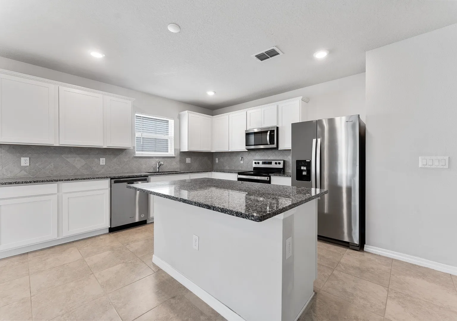 Stunning 3 Br + Office / 2 Ba / 2 Car Garage Home! — Photo 3