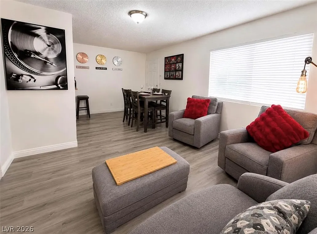 2 bed, 1.0 bath, 2924 sqft, $1,600 — Photo 3