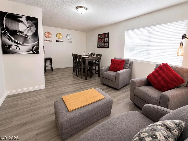 512 Albert Ave #4 — Photo 3