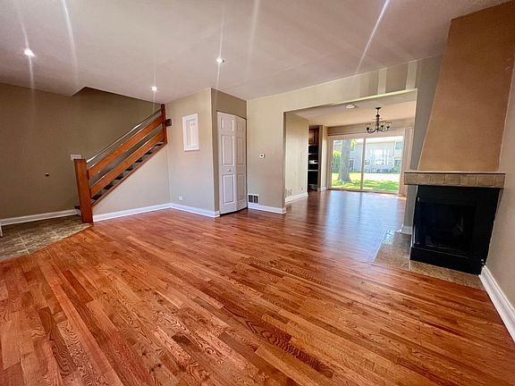 4th image of 1013 Bayside Dr #13