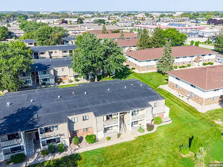 EVERGREEN PLACE — Photo 42