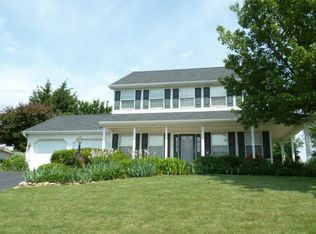 15 Chapelwood Dr, York, PA 17402