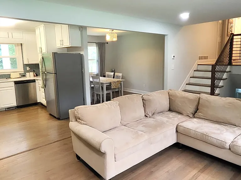 2752 Arrowood Dr #UPSTAIRS — Photo 4