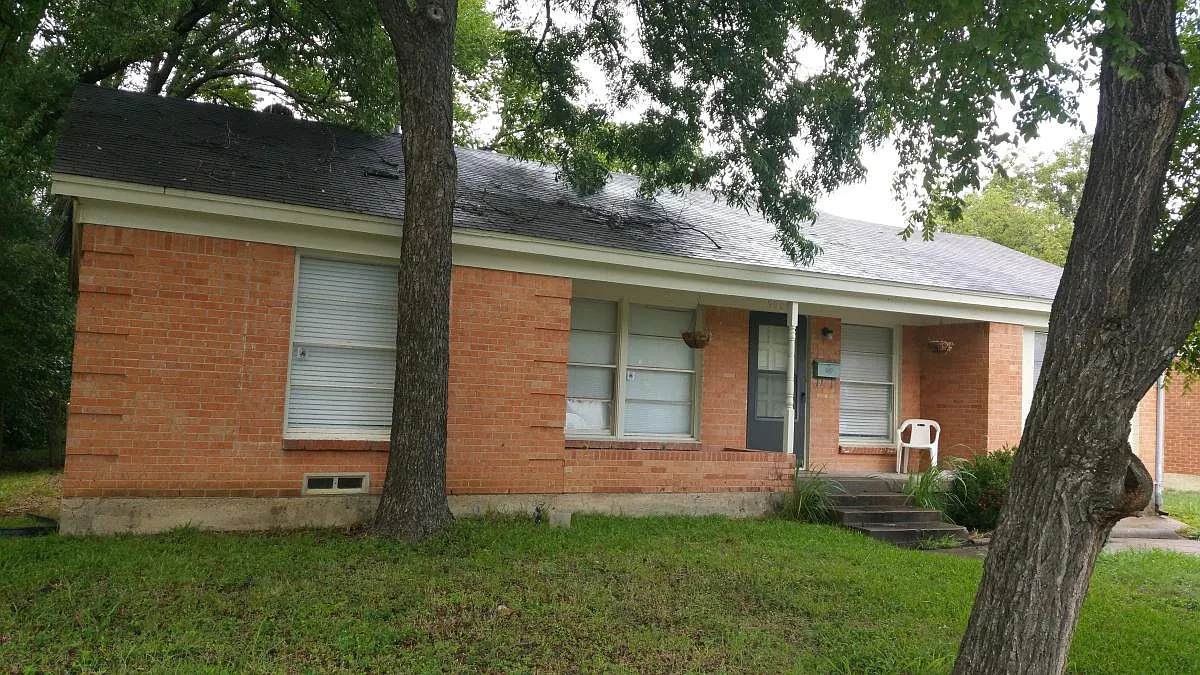 3 bed, 1328 sqft, $2,000 — Photo 2