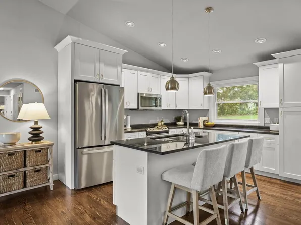 2578 Petersburg Circle, Fitchburg, WI 53719