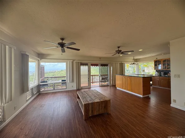 1752 Mikahala Way APT A, Honolulu, HI 96816