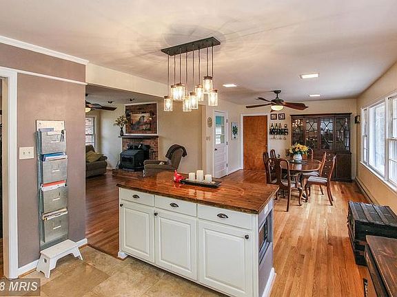 Great Counter Space and Island