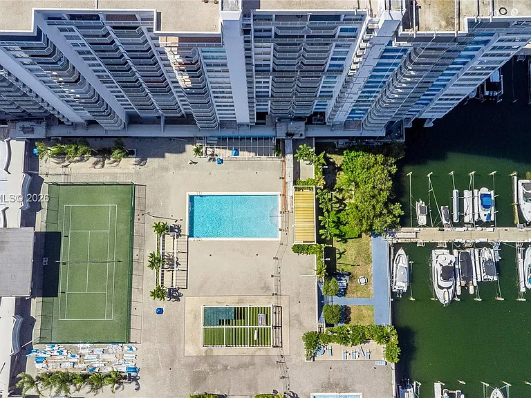 18081 Biscayne Blvd #1903 — Photo 37