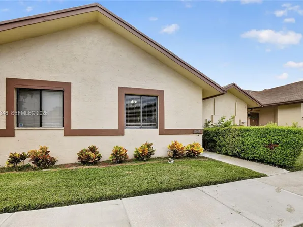 11065 NW 38th Pl, Sunrise, FL 33351