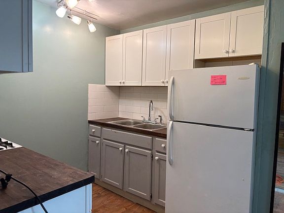 3rd image of 21 N Chestnut St #3